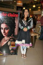 Vidya Balan launches latest issue of Marie Claire in Crossword, Kemps Corner on 1st Oct 2009 (7).JPG